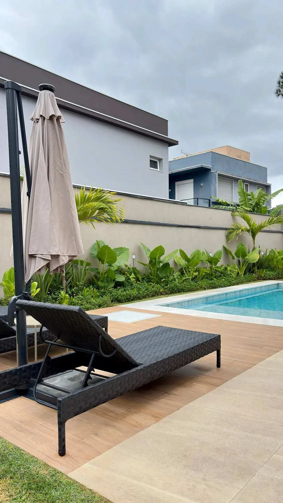 Casa Alphaville - deck da piscina